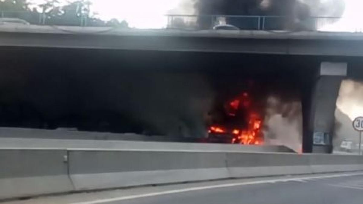 incendiu de pe centura capitalei a fost stins imagini de la fata locului