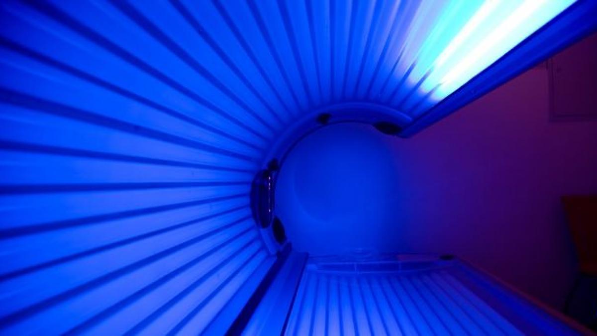 a vrut sa se bronzeze inainte de vacanta si a mers la un salon dupa 24 de ore era in coma