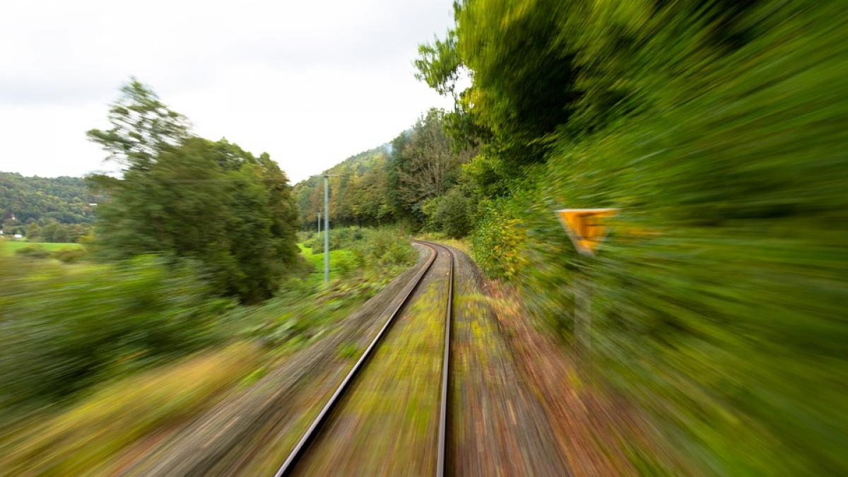 cosmarul unui mecanic de tren cand izbesti pe cineva impingi cu picioarele in podea sa opresti