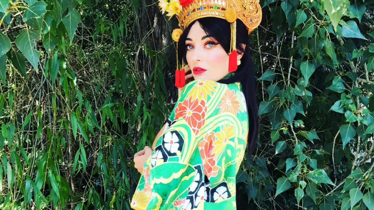 delia si a uimit fanii cu un nou look artista s a facut bruneta iar reactiile au aparut instantaneu