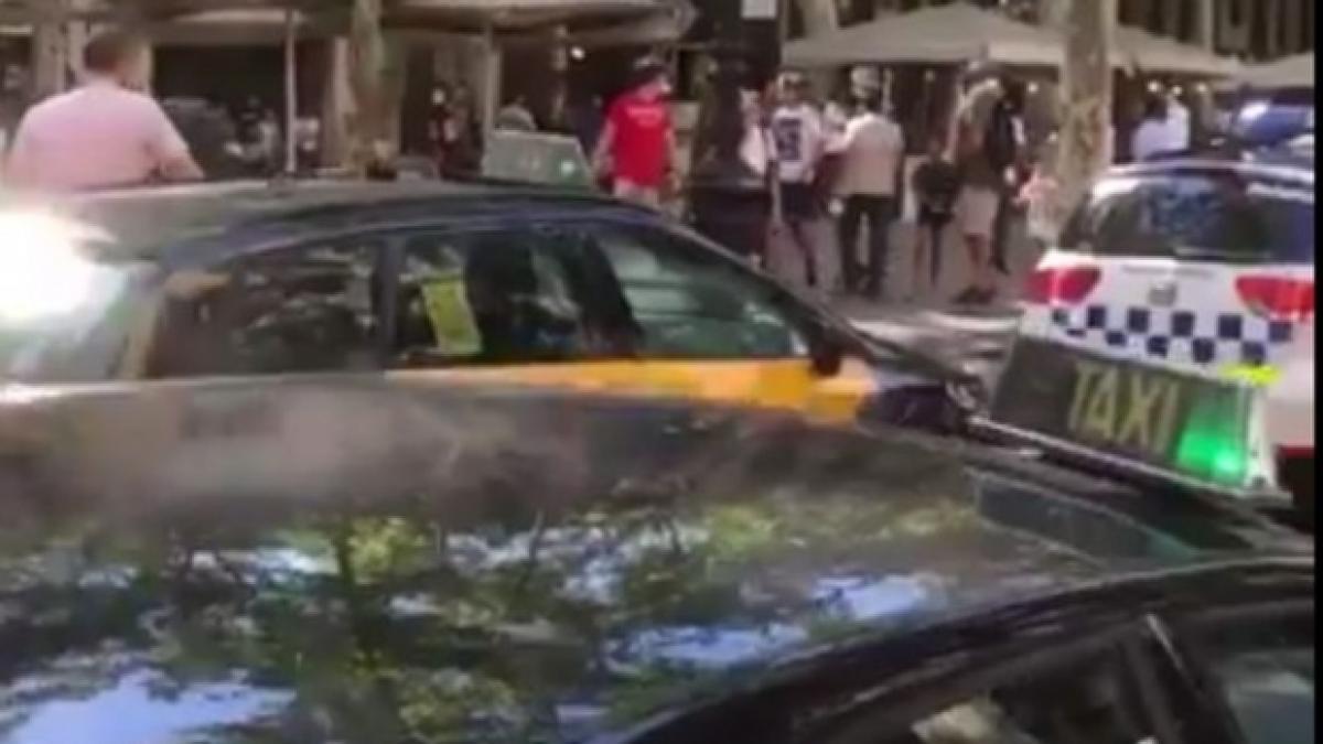 momentul in care furgoneta a intrat in multime la barcelona