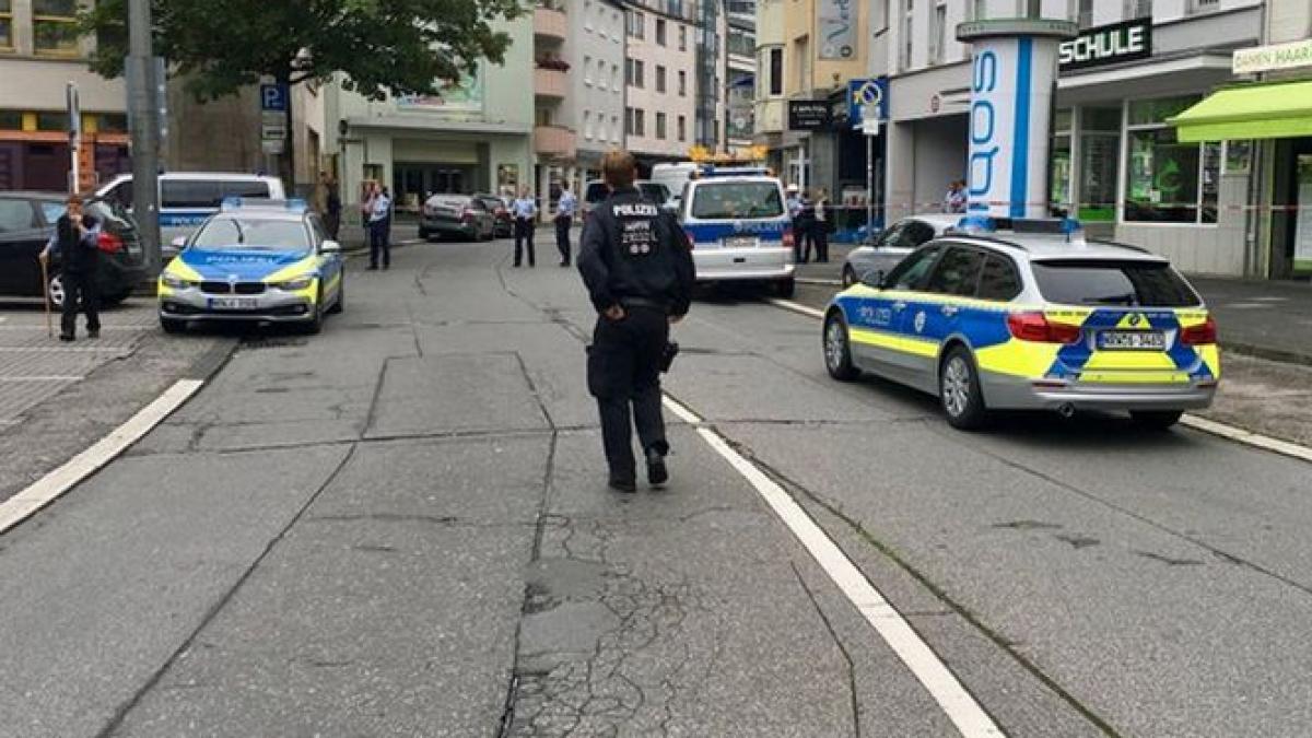 teroare in germania o persoana a murit injunghiata alta e ranita grav atacatorul a fugit teroare in germania o persoana a murit injunghiata alta e ranita grav atacatorul a fugit