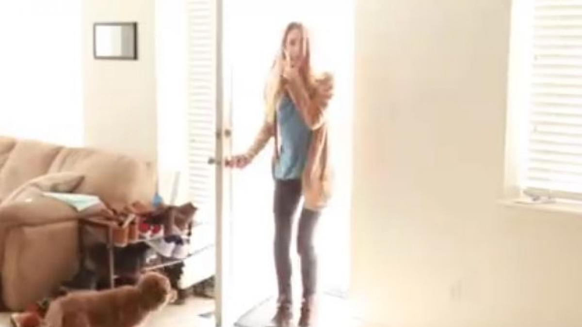 a decis sa si surprinda sotia insa nimeni nu se astepta la asta cand femeia a deschis usa foto video