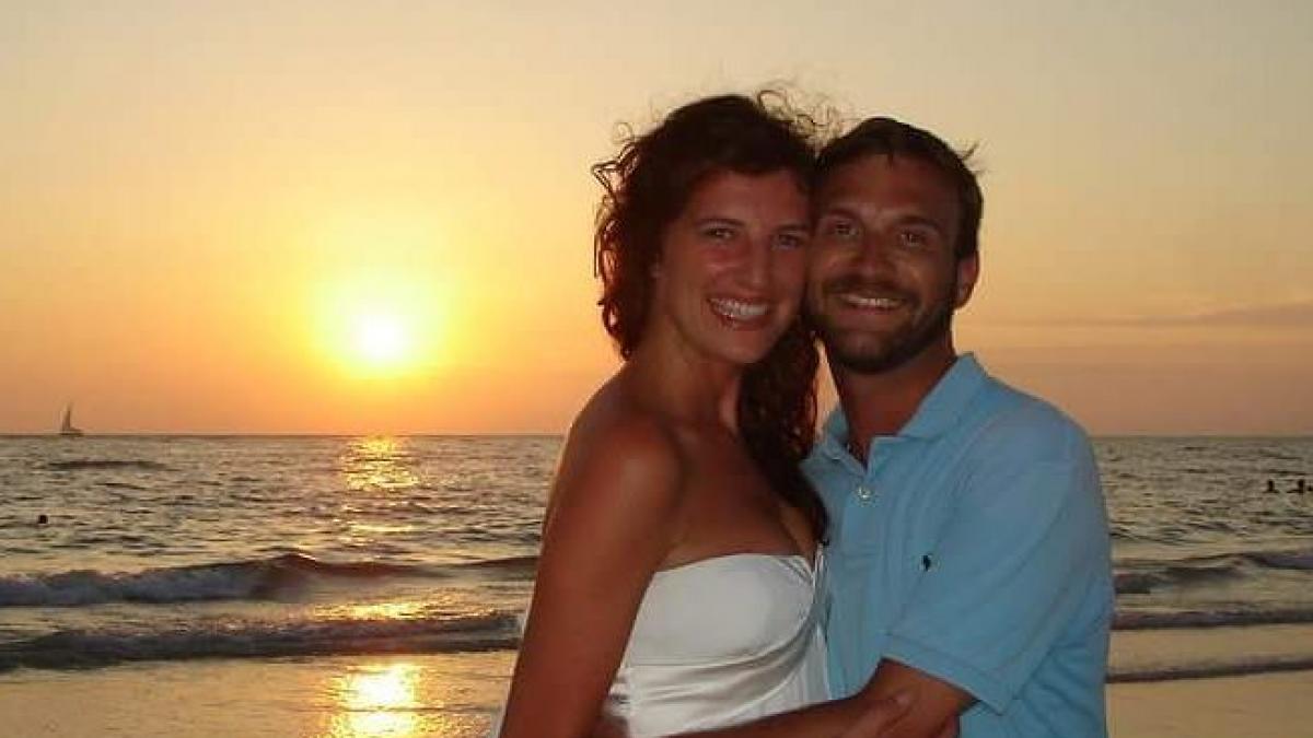 a observat ceva ciudat la mainile lui la prima intalnire patru luni mai tarziu medicii i au spus ca