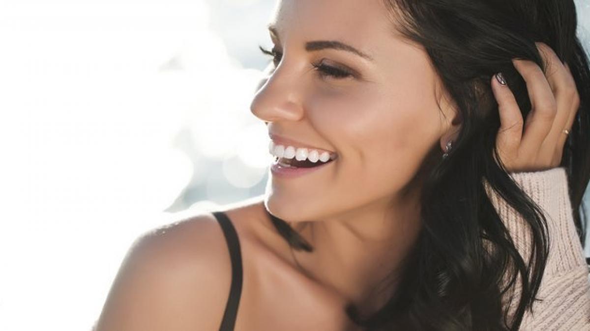 se lupta de zor cu acneea si a facut aceasta bautura delicioasa acasa si fata ei arata din nou