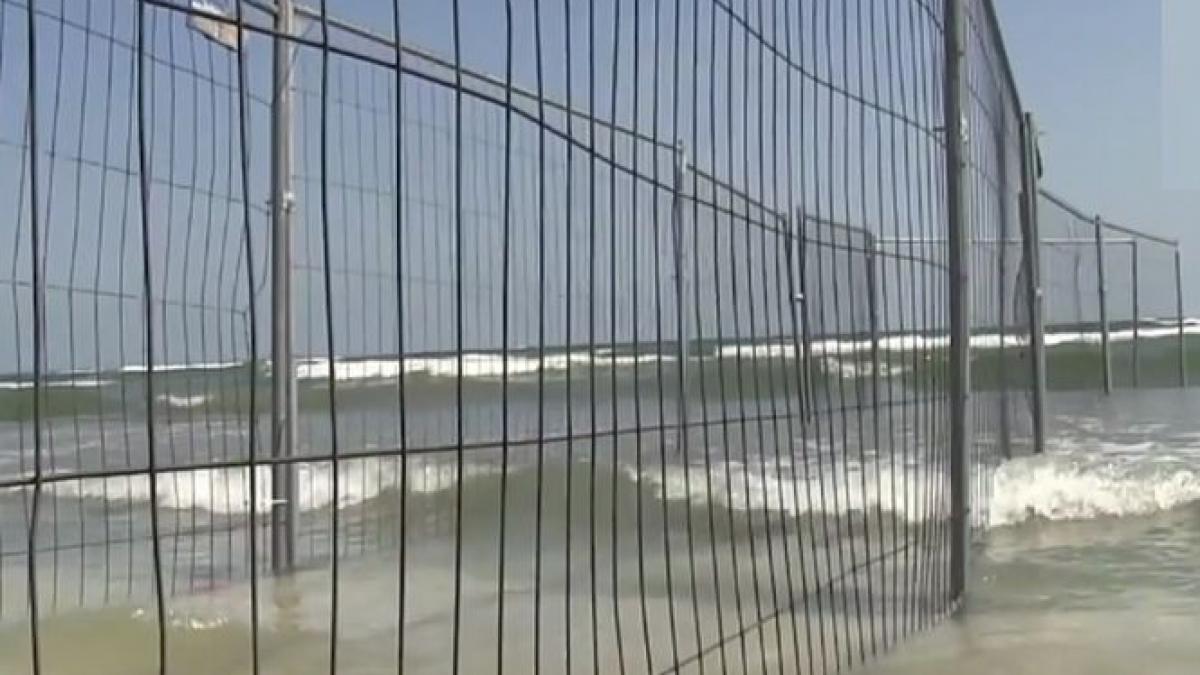 situatie revoltatoare pe litoral o plaja este blocata de un gard in statiunea mamaia