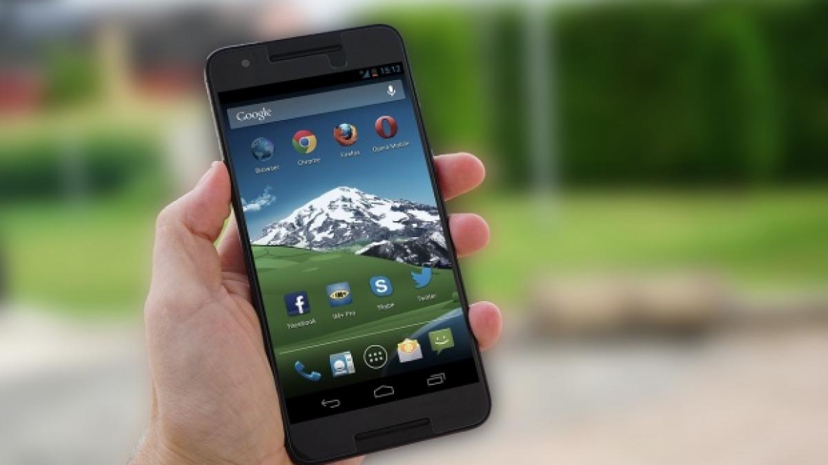 a gasit un telefon strain in gradina cand a vazut ce film se afla pe el a inghetat video