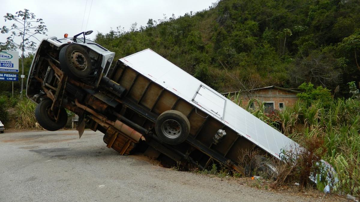 accident grav pe autostrada a1 dupa ce doua tir uri s au ciocnit ambii soferi ai autovehiculelor au