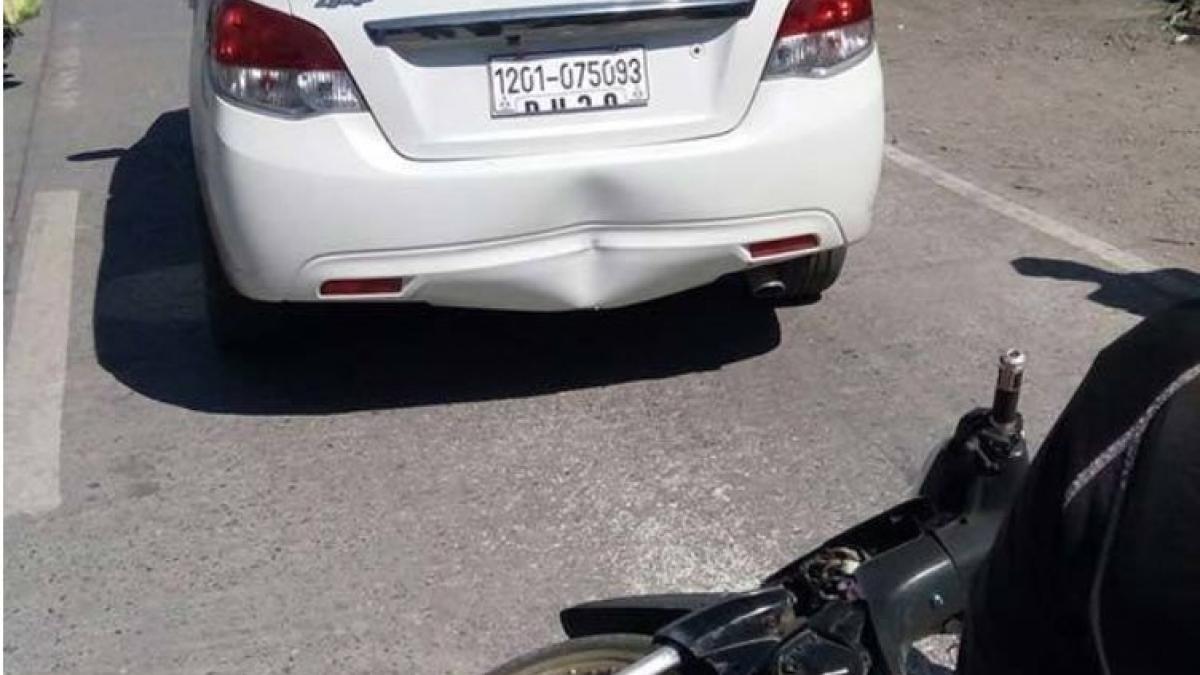 conducea regulamentar cand a fost lovit din spate de un motociclist s a dat jos din masina sa faca