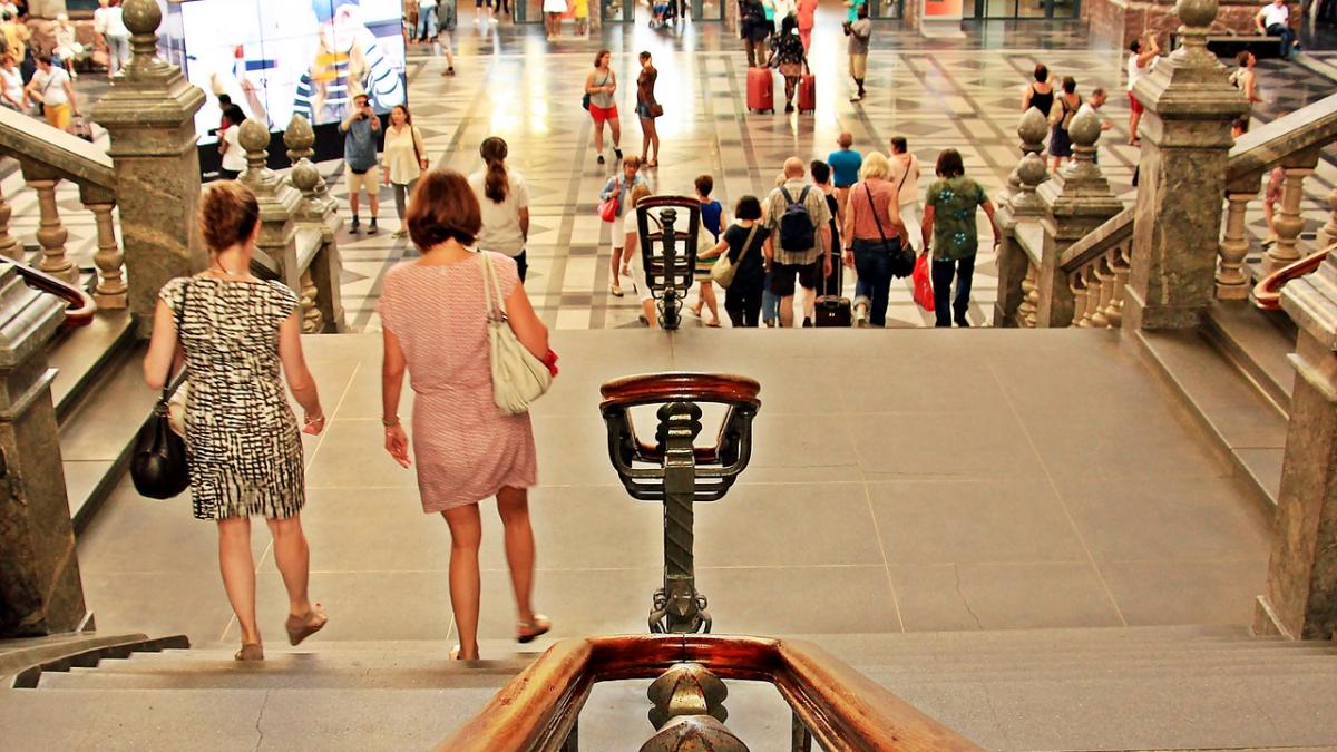 romanii fac aproximativ 4800 de pasi zilnic sub media globala cine sunt plimbaretii clasamentului