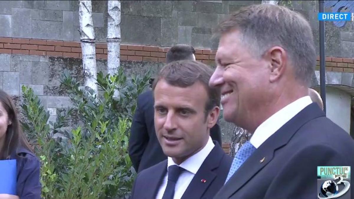 presedintele macron dupa ce a vizitat muzeul satului cu iohannis revin in romania in 2018