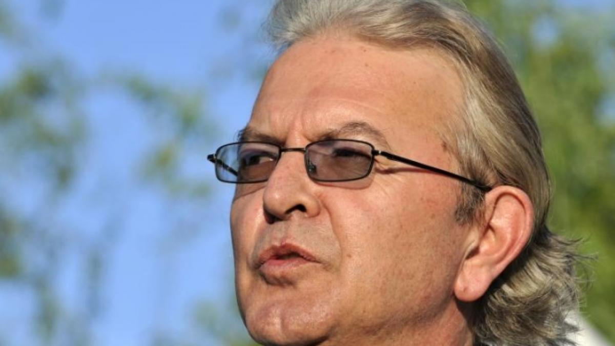 ducu bertzi s a destainuit tine concerte cu medicul langa el