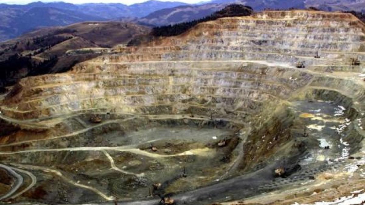 cat castiga sefii proiectului minier rosia montana aflat in litigiu salariile ceo ului si