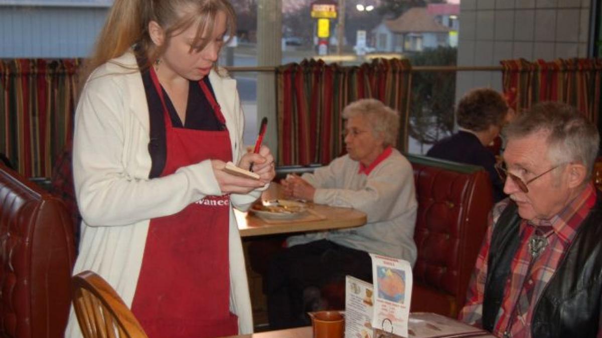 o tanara de 16 ani a muncit pana la epuizare intr un restaurant din galati a lesinat si s a lovit
