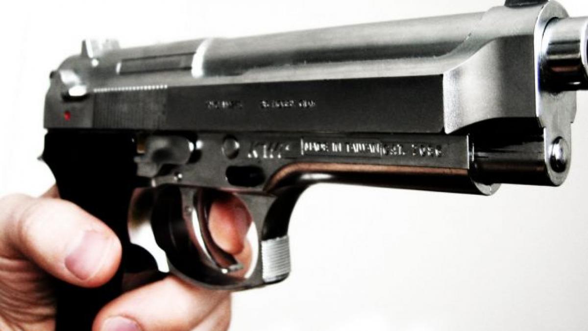 un barbat a impuscat la intamplare oamenii dintr un teatru pentru ca nu si gasea telefonul