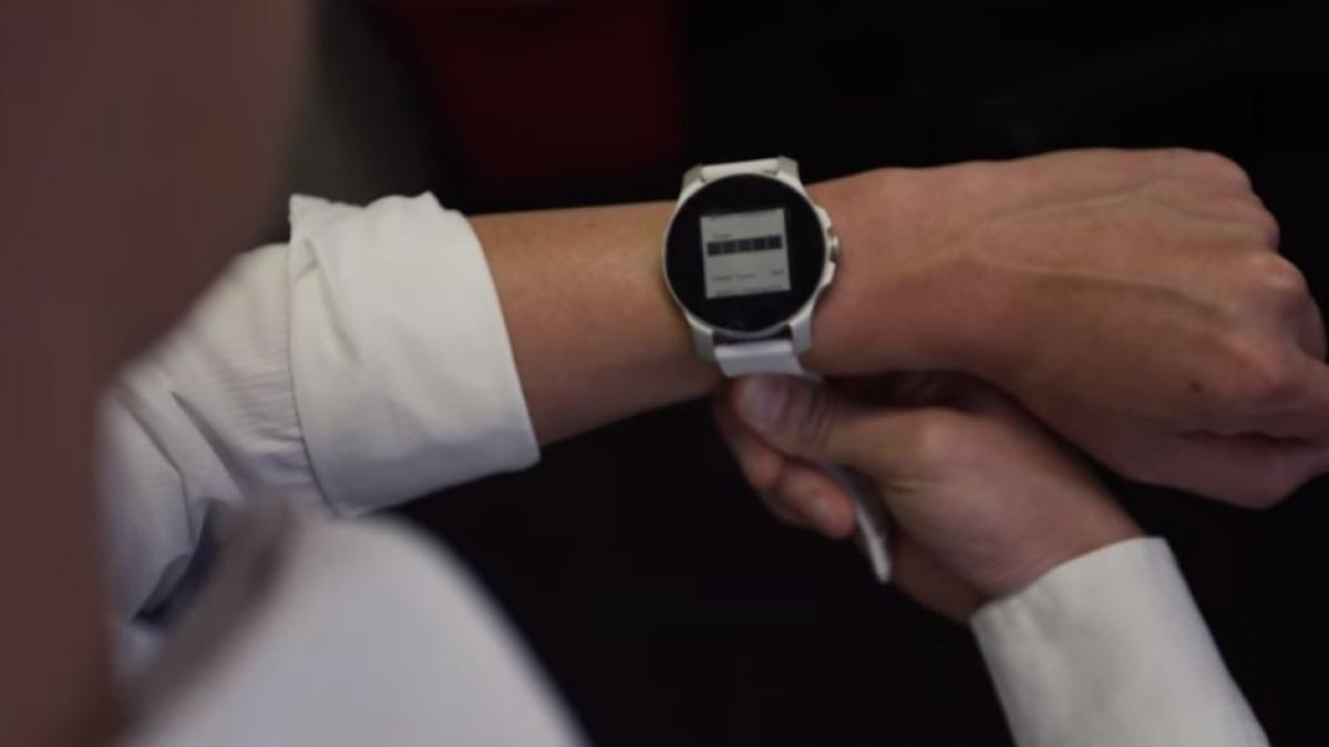 a aparut un smartwatch care nu trebuie incarcat niciodata preia energia din corpul tau video