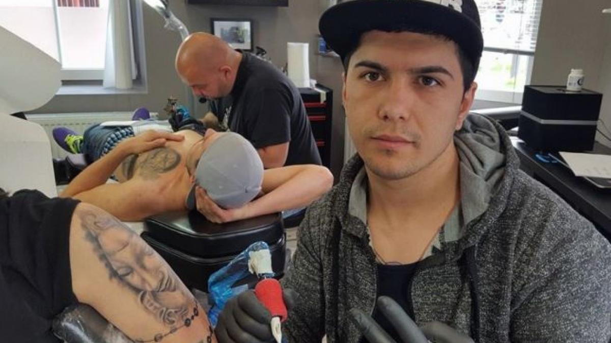 era talentat la desen dar tatal i a interzis sa urmeze o scoala de arte acum romanul castiga mii de