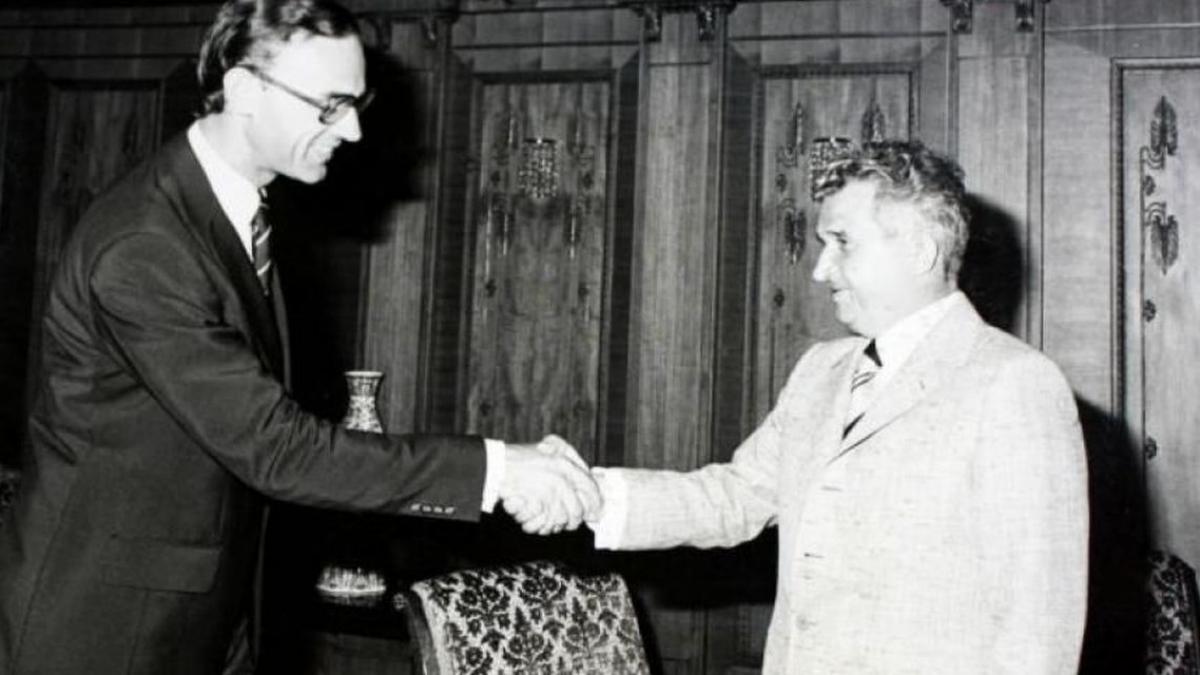 povestea incredibila a imprumuturilor contractate de ceausescu de la fmi cand a aflat ce trebuie sa