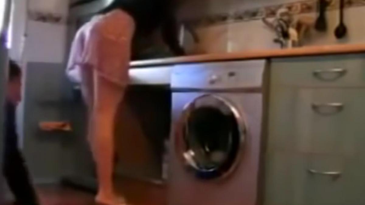 banuia ca nevasta il insala asa ca a montat o camera spion in casa a crezut ca moare de nervi cand