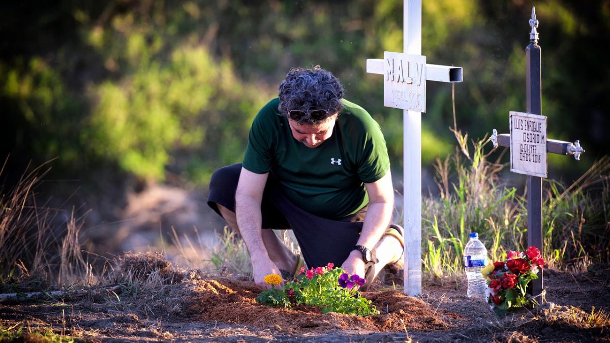 ii murise iubita si ajunsese sa o viseze des s a dus la o clarvazatoare iar aceasta i a spus sa o