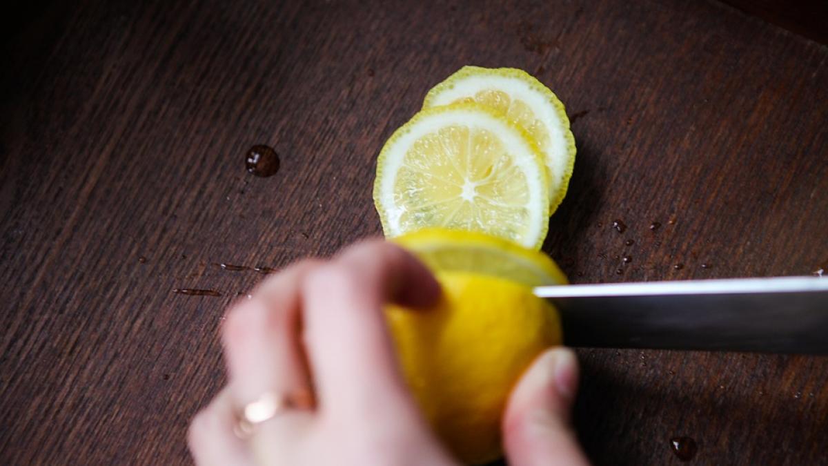 tine o lamaie taiata in dormitor si vei observa diferenta acest secret iti va salva viata