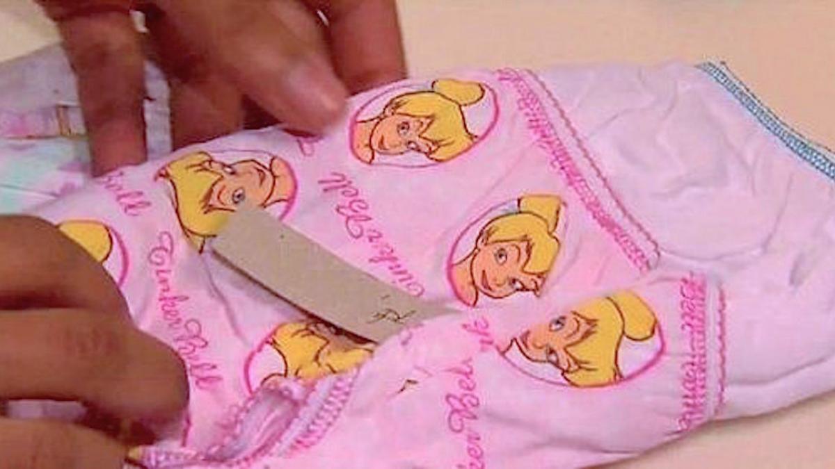 a cumparat lenjerie pentru micuta sa cand a ajuns acasa si s a uitat la ea a gasit un bilet ascuns