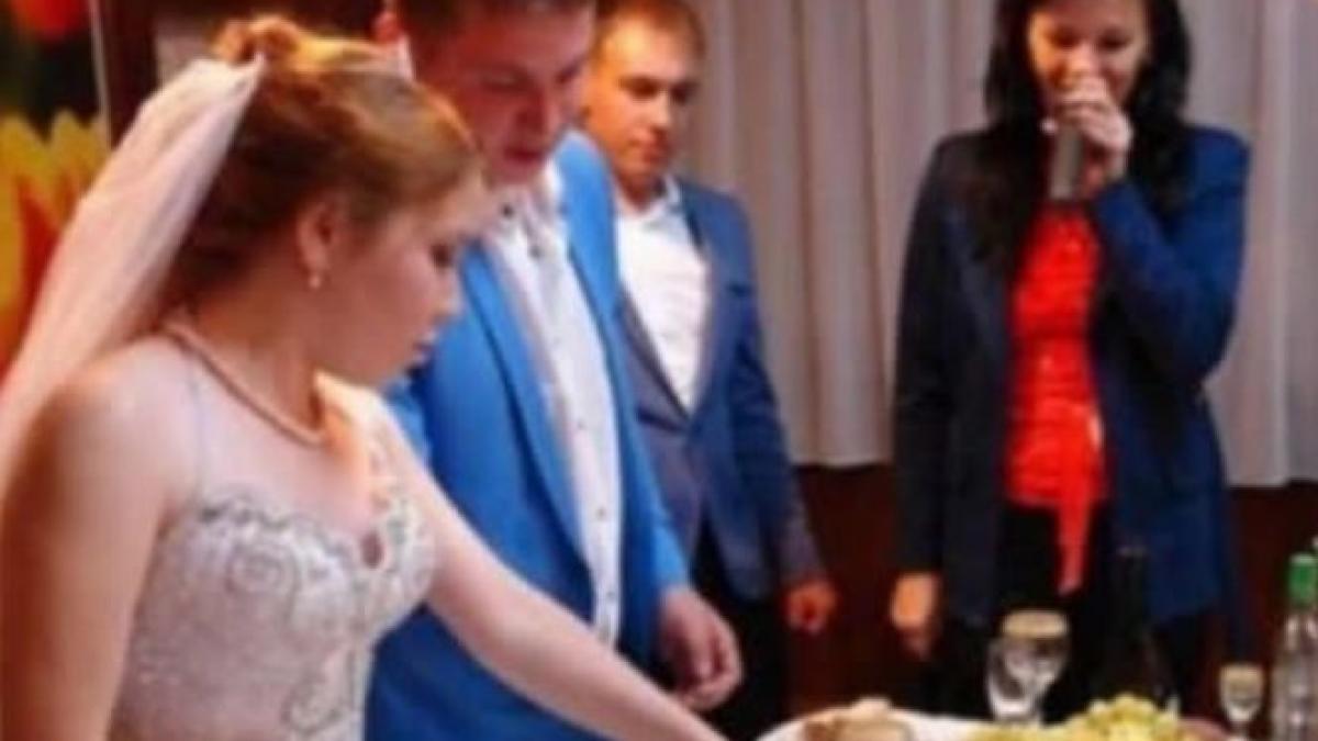 ce au scris acesti miri pe tortul lor de nunta invitatii au crezut ca nu vad bine foto in articol