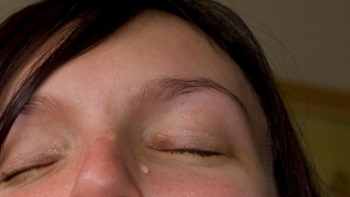 caz socant eu nu pot decat sa plang o tanara este incapabila sa manance sau sa vorbeasca dupa ce