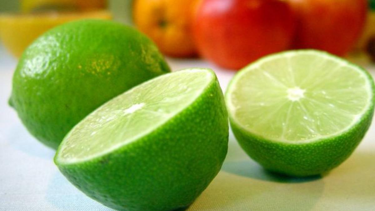 inainte de culcare s a spalat pe fata cu zeama de lime a avut un soc atunci cand s a trezit