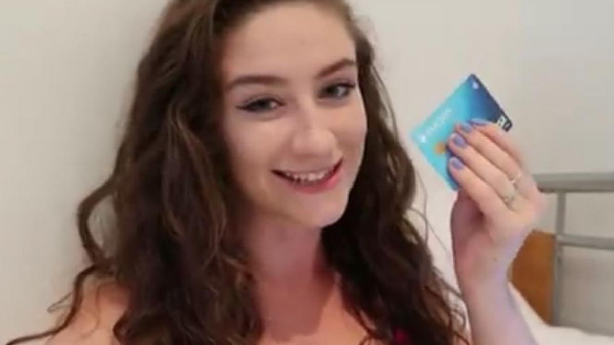 iubita i a luat cardul si a pariat pe mayweather cand s a uitat in cont a crezut ca nu vede bine cu