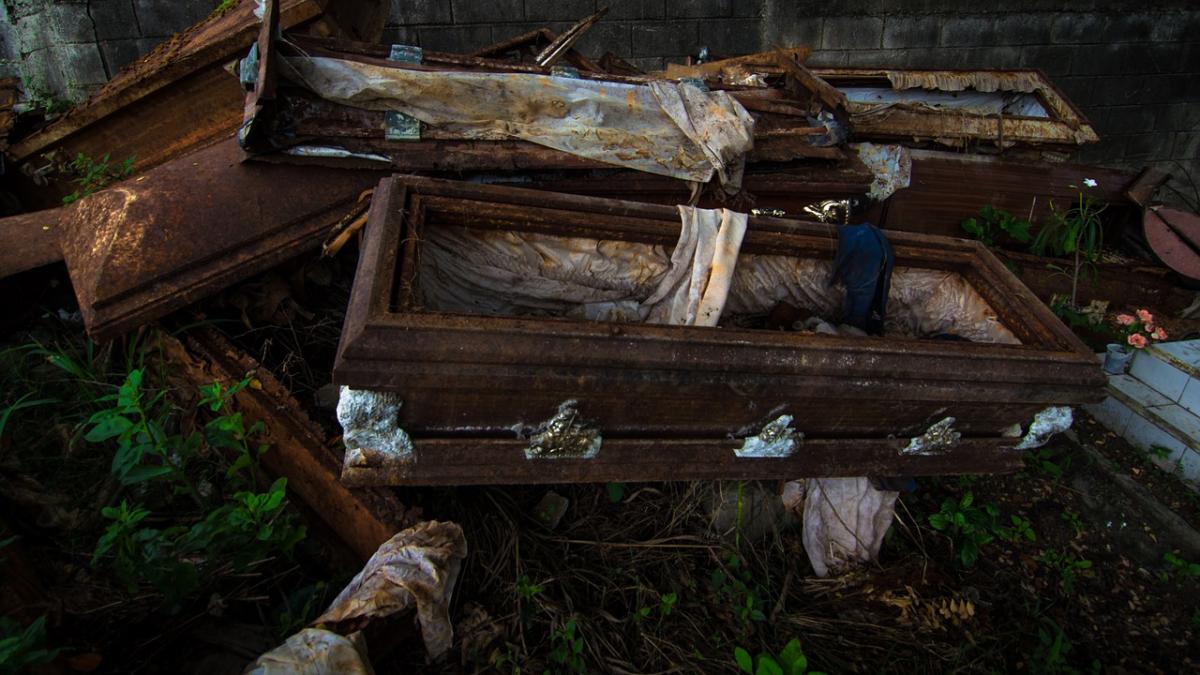dupa 40 de ani s a dus la cimitir sa si dezgroape fiul descoperirea socanta facuta dupa ce a