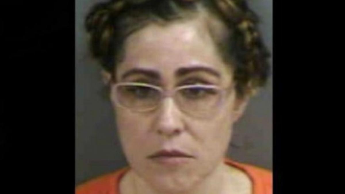 fiica ei a fost batjocorita de un coleg femeia l a ademenit pe baiat la marginea unei paduri ce i a