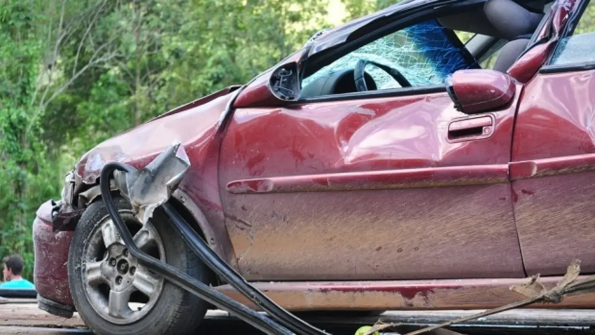 accident pe autostrada soarelui o tanara de 20 de ani a intrat cu masina in pompele cu carburant