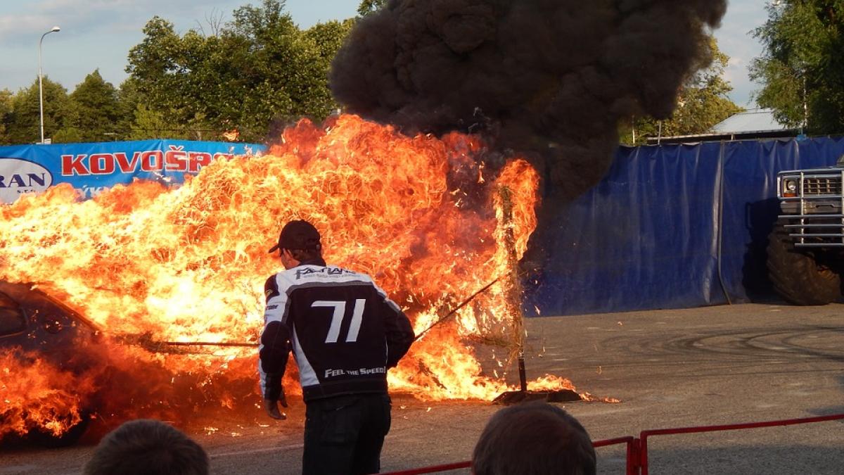 scene de groaza la o cursa in australia peste zece spectatori au fost raniti dupa ce o masina a
