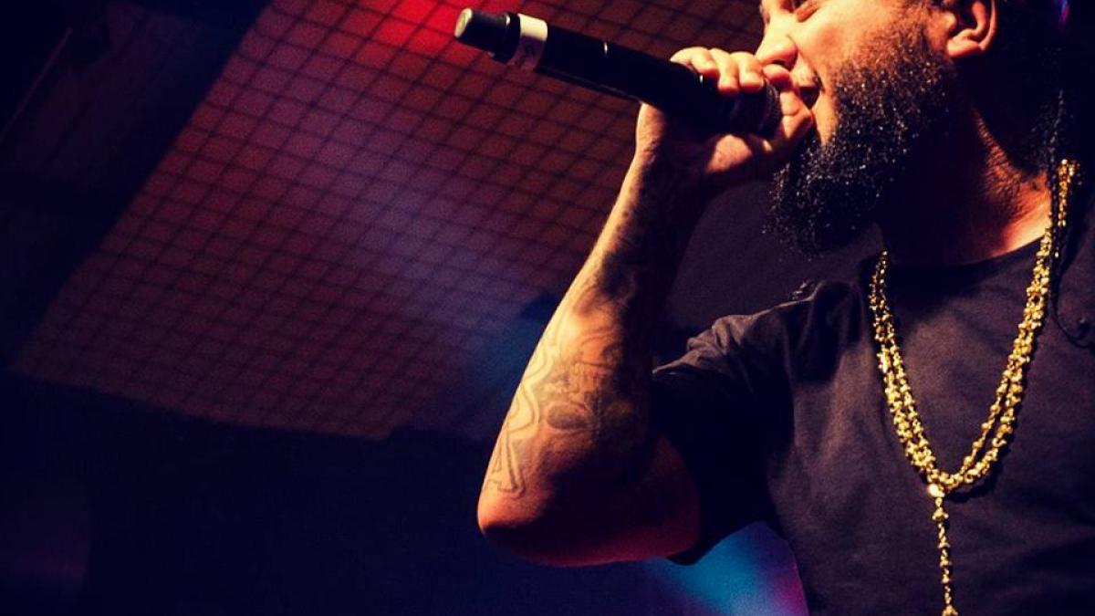 un cunoscut cantaret spitalizat de urgenta dupa ce a fost gasit inconstient in camera de hotel