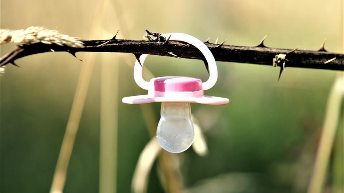 desi s a nascut fara maini nu si a lasat fratiorul sa sufere video