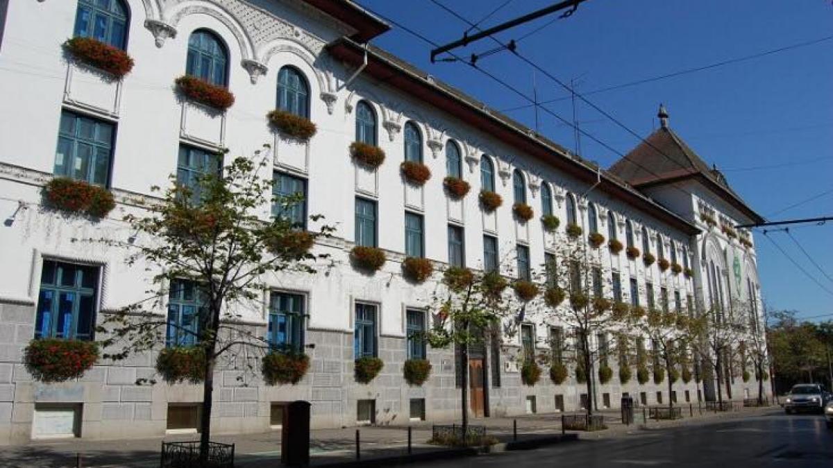 ce patesc angajatii unei primarii din romania daca intarzie la serviciu e primul primar care face