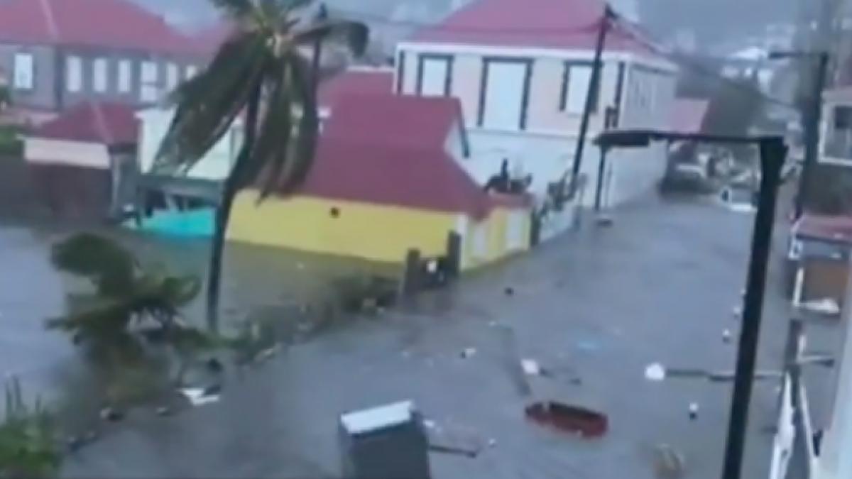 cum se stabilesc numele uraganelor video