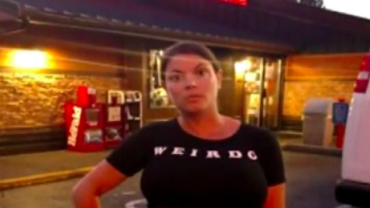 o femeie insarcinata a fost data afara din restaurant pentru ca a incalcat codul vestimentar cum s