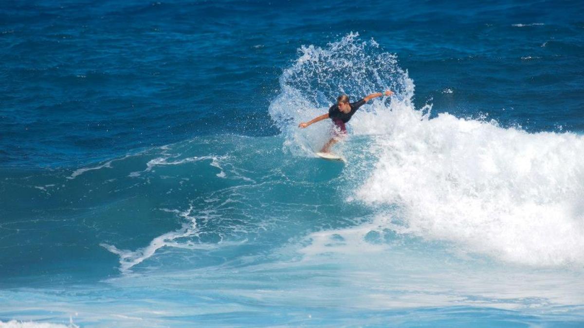 un tanar de 16 ani a fost ucis de un val urias in timpul uraganului irma