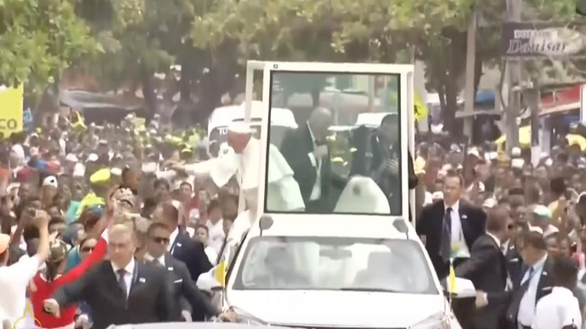 papa francisc s a accidentat in timpul turneului sau in columbia video