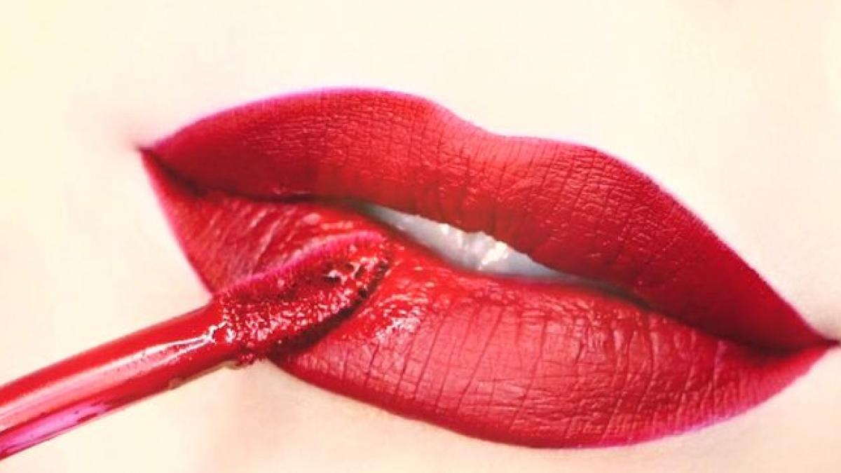 trucuri de machiaj pentru buze mai mari