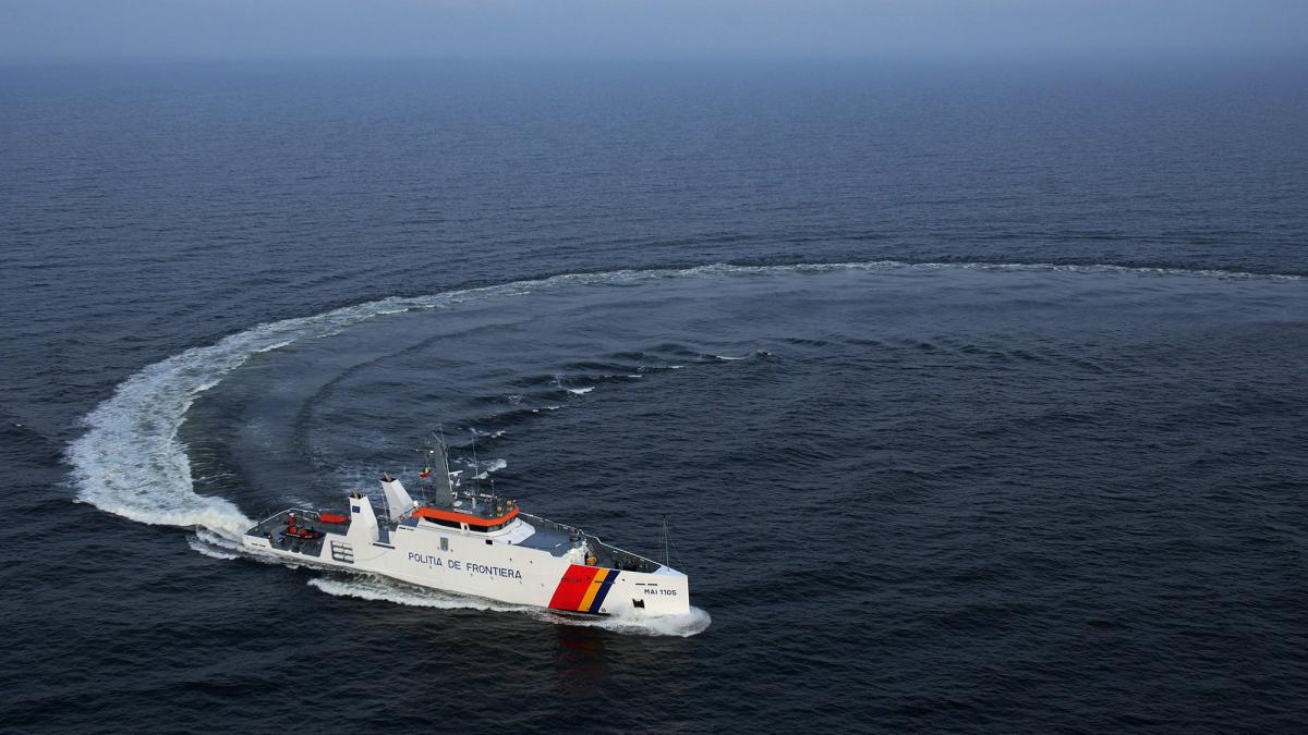 alerta in marea neagra o ambarcatiune cu migranti prinsa in mijlocul unei furtuni garda de coasta