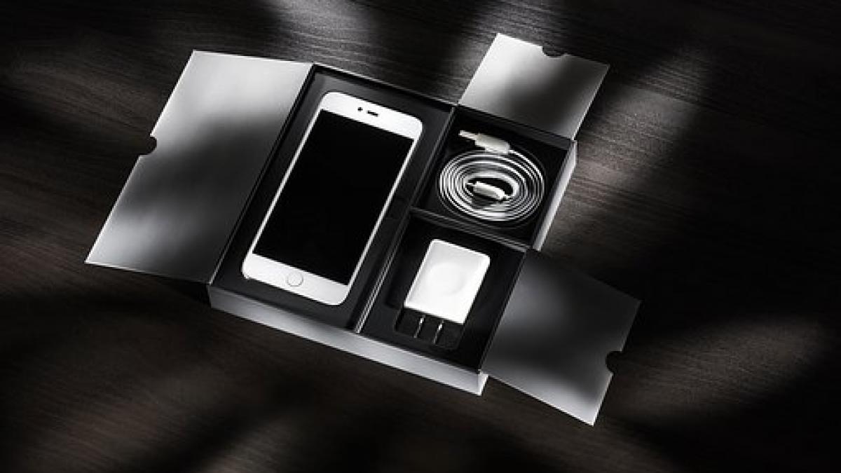 apple revolutioneaza piata de smartphone uri si lanseaza un iphone de lux cat costa si ce noutati