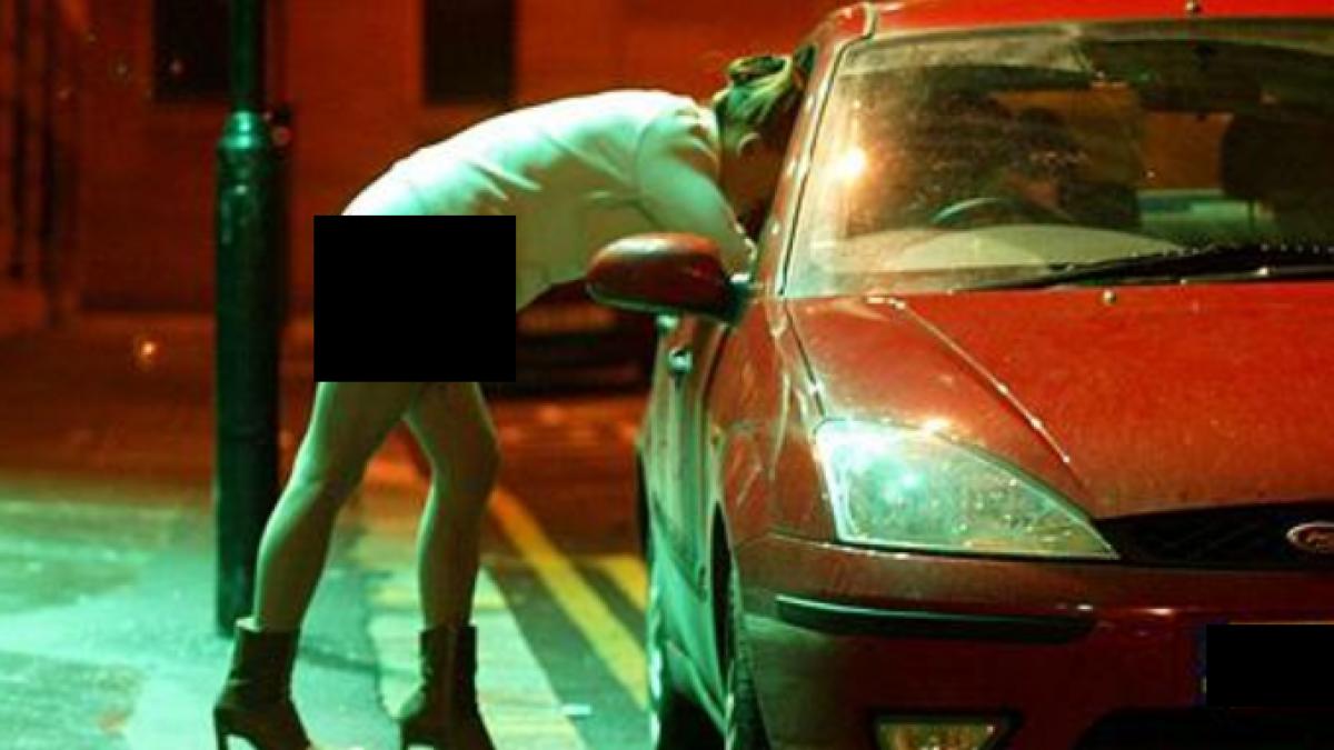 au oprit masina pe strada langa o prostituata iubita stai putin le a inghetat sangele cand au auzit
