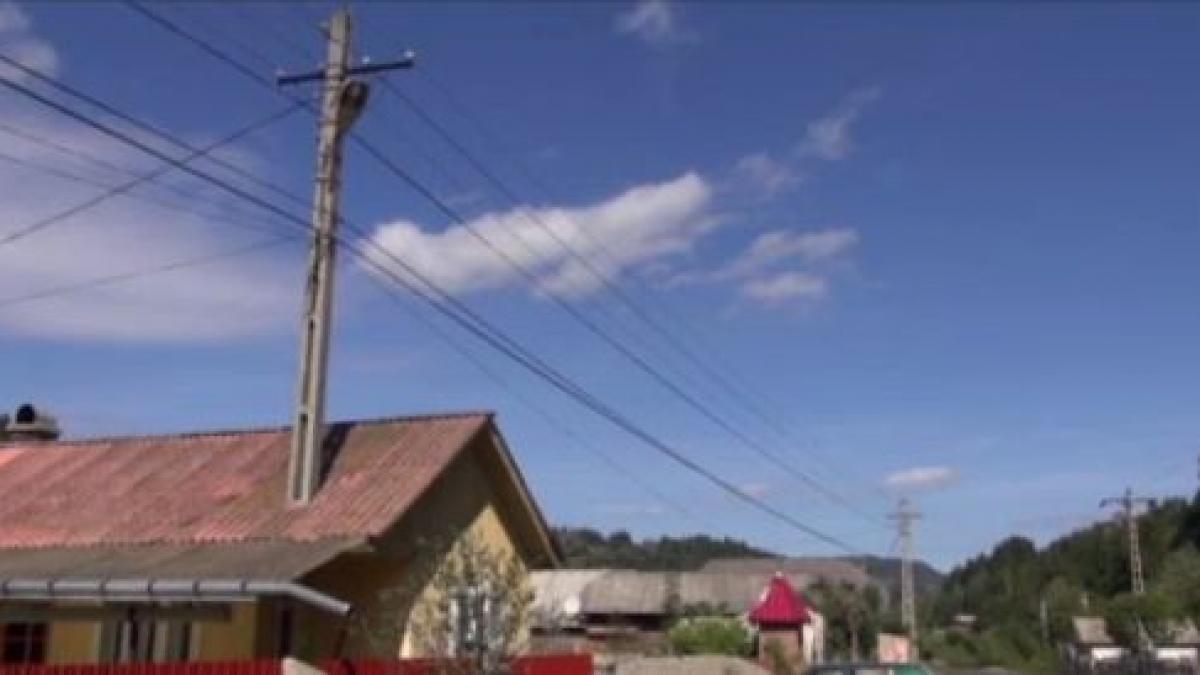 o familie din neamt traieste cu stalpul de curent in casa cum s a ajuns la aceasta situatie