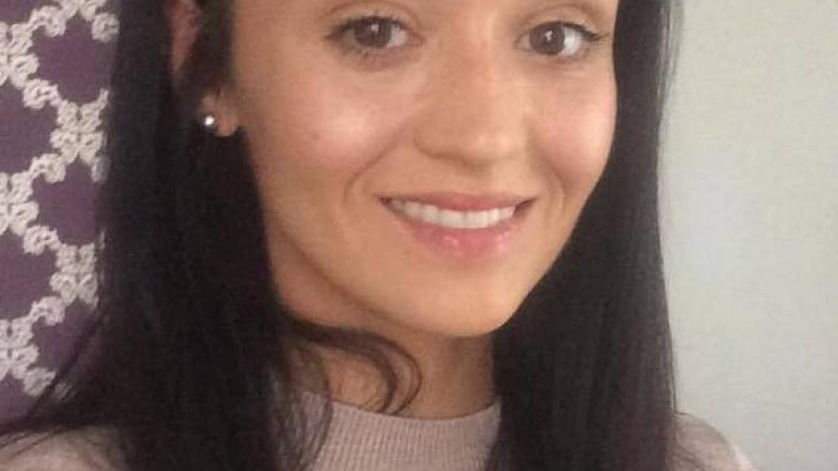 pare o tanara obisnuita insa habar n ai ce se ascunde in spatele acestei imagini doamne ce destin