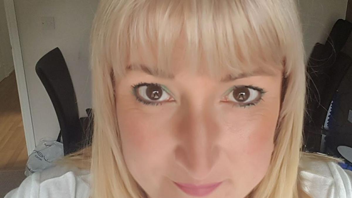 si a comandat online o pereche de pantofi dar cand a desfacut pachetul a gasit ceva cu totul