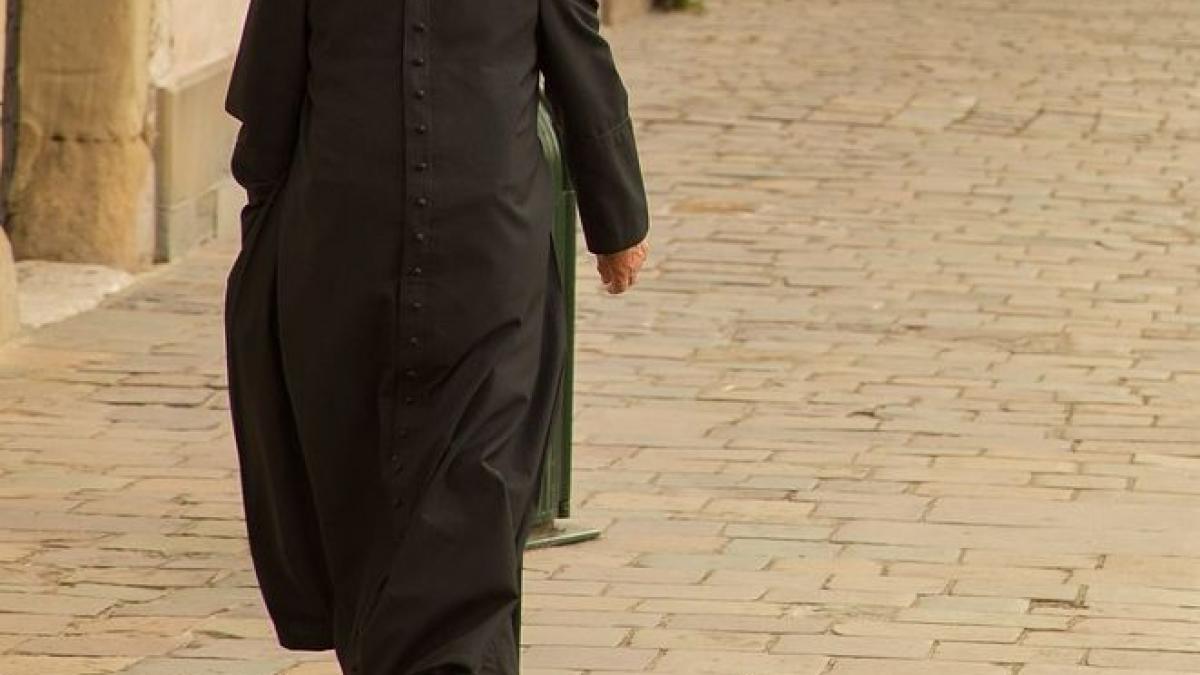 un preot si a pus capat zilelor dupa ce acesta a fost acuzat de pedofilie