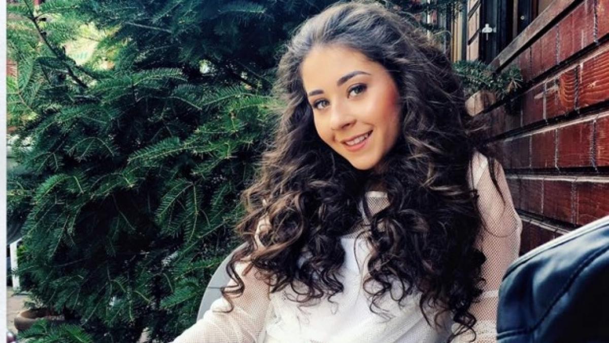 nicole cherry surprinsa in compania unui tanar cunoscut nu stiu cum ar trebui sa fie